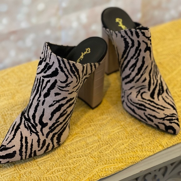 Qupid Shoes - Qupid Size 7 Animal Print Platform Ankle Booties